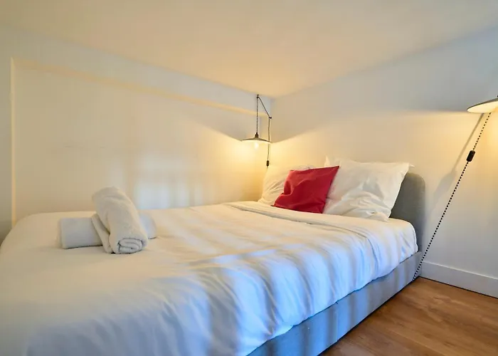 Bright 3-Bedroom 2-Bathroom Flat.