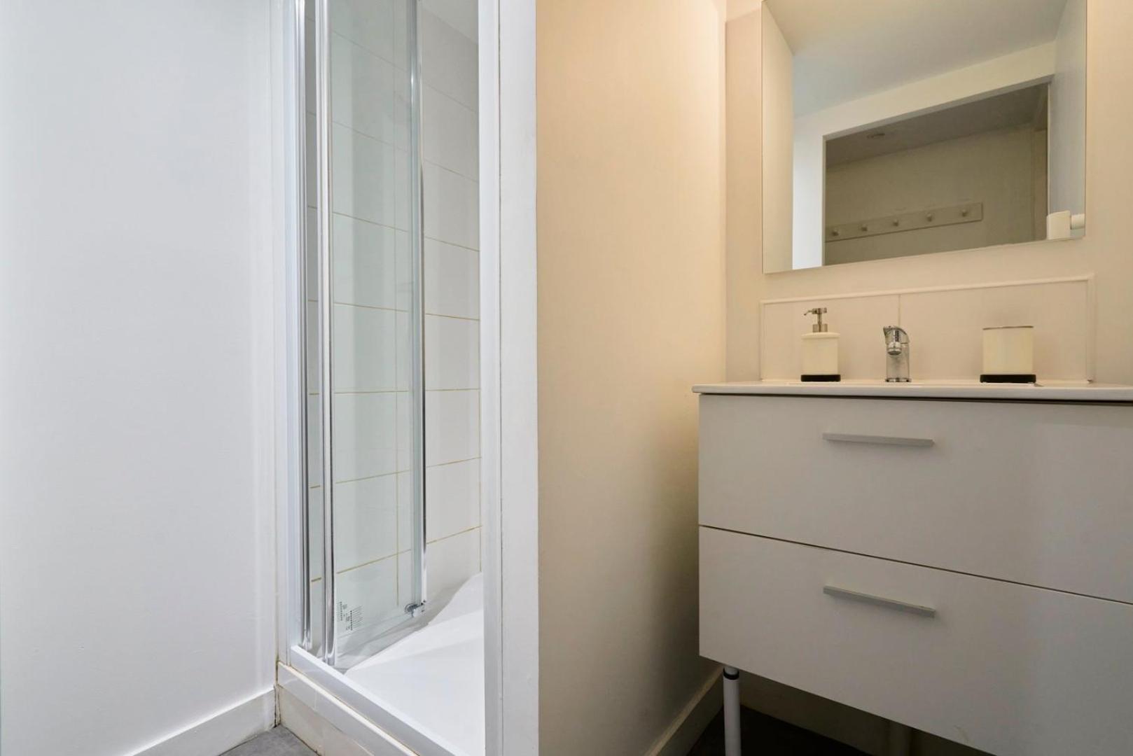 Centre - Beautiful Bright 6pax 3br *